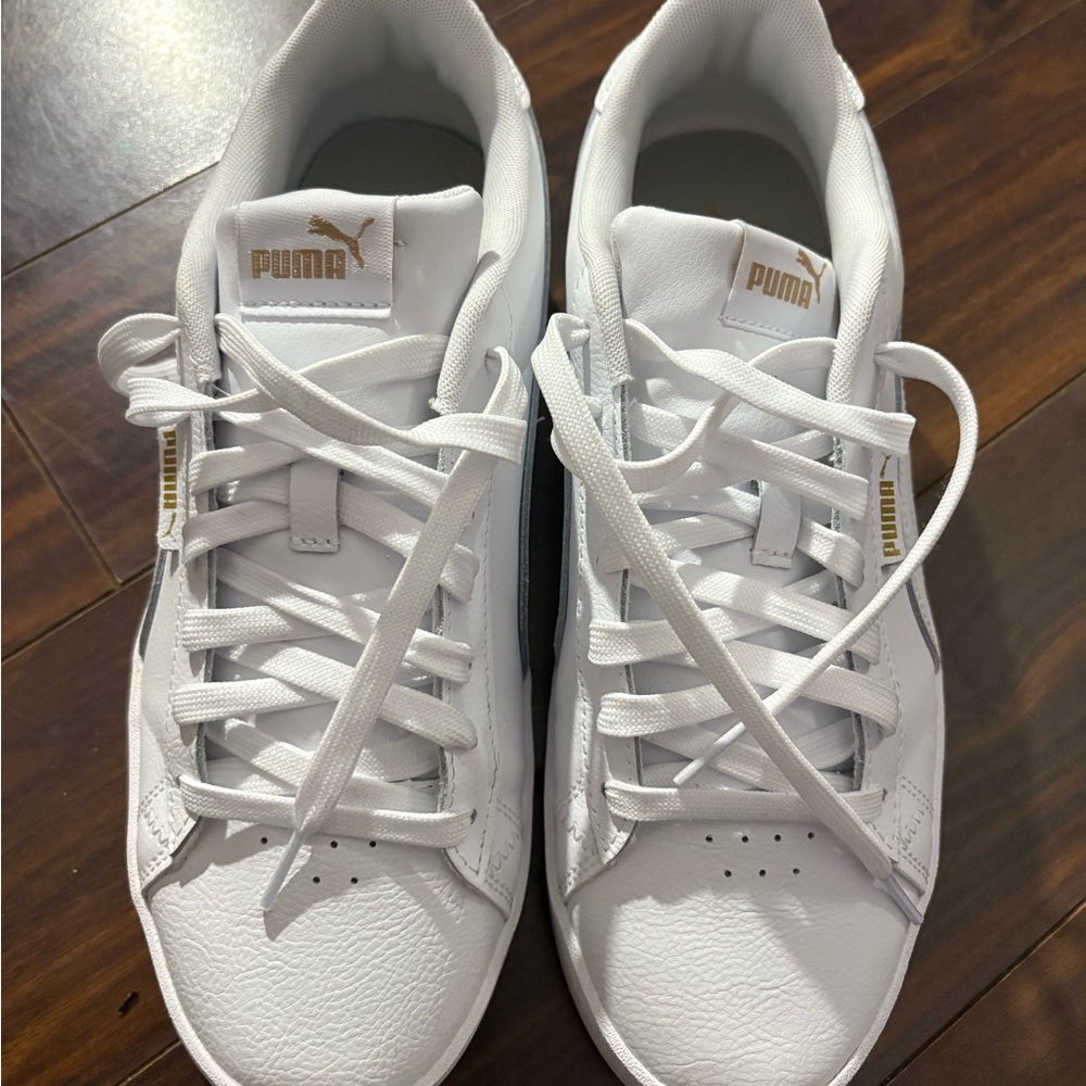 PUMA White Leather Sneakers Shoes Women’s Size 11 Gold Logo Casual Low Top - Picture 3 of 9